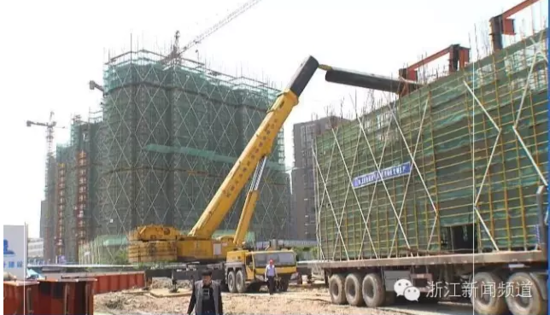 五一假期，杭州一工地的起重機(jī)吊機(jī)倒塌，造成1人重傷，3人輕傷